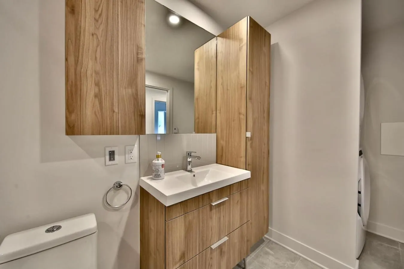 Elegant 2Br In Old Mtl Historic Core Montréal 0*,  Kanada